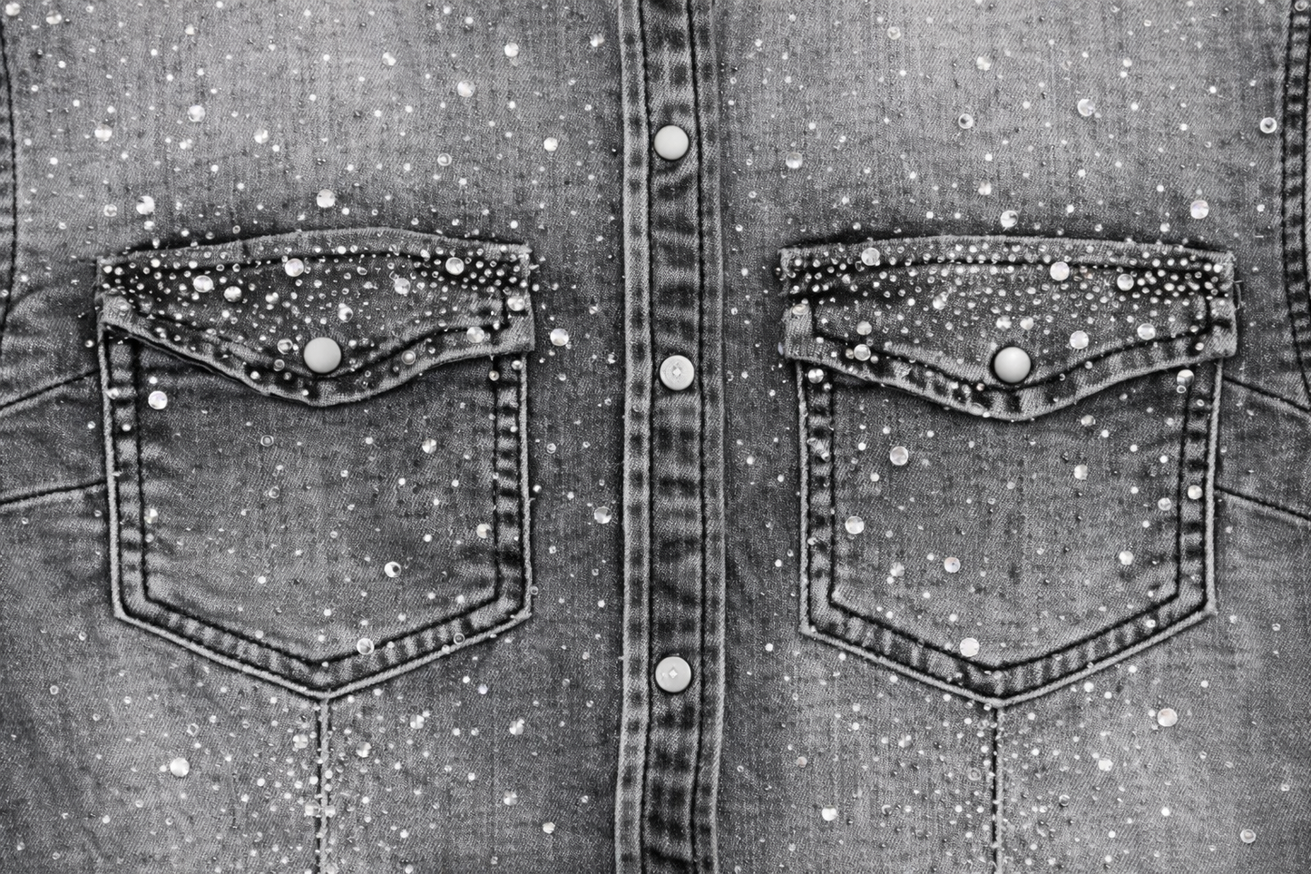 Sobre camisa gris strass